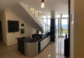AL Hotel