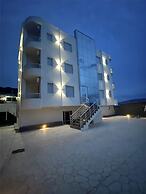 AL Hotel
