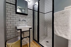 Heriot Apartment 1015