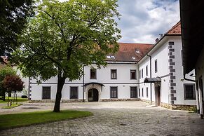 Hostel Javni Zavod Mekinjski Samostan