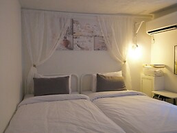 Queen House Hongdae