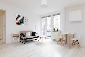 Rondo ONZ Sunny Apartment