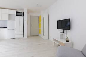 Rondo ONZ Sunny Apartment