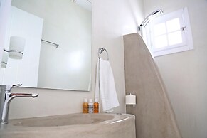 8 Keys Residence