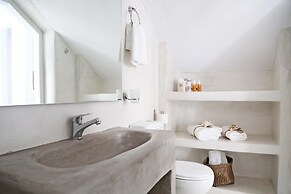 8 Keys Residence