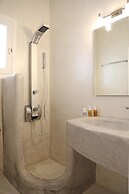8 Keys Residence