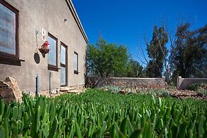 Gannabos Guest House