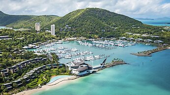 Yacht Club Villas