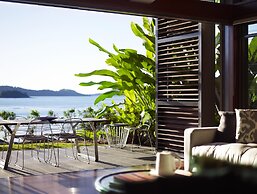 Yacht Club Villas