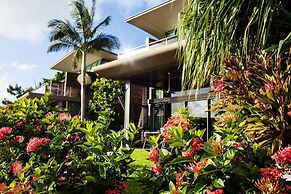 Yacht Club Villas