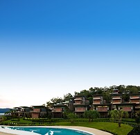 Yacht Club Villas