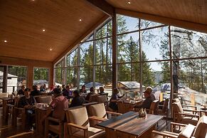 Lake Forest Lodge