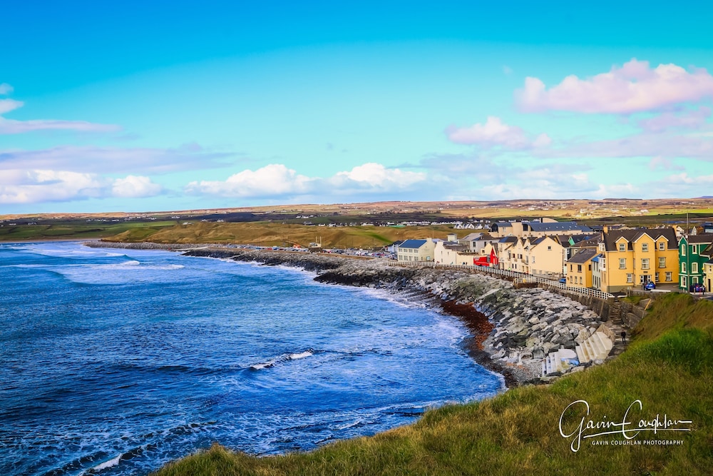 10mindrivecliffsofmoher-cozy2br-parking-wifi