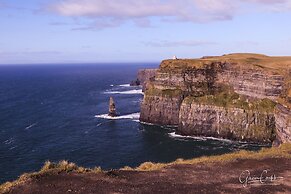10mindrivecliffsofmoher-cozy2br-parking-wifi
