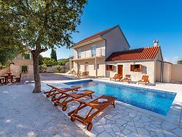 Dalmatia Pool Villa Retreat