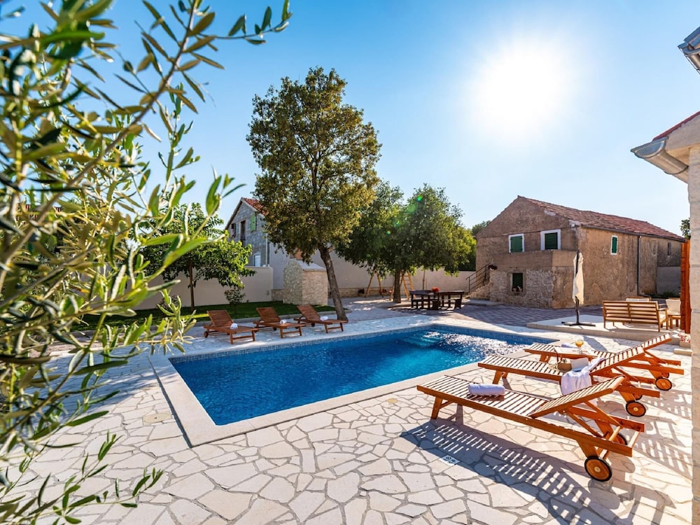 Dalmatia Pool Villa Retreat