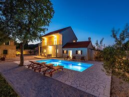 Dalmatia Pool Villa Retreat