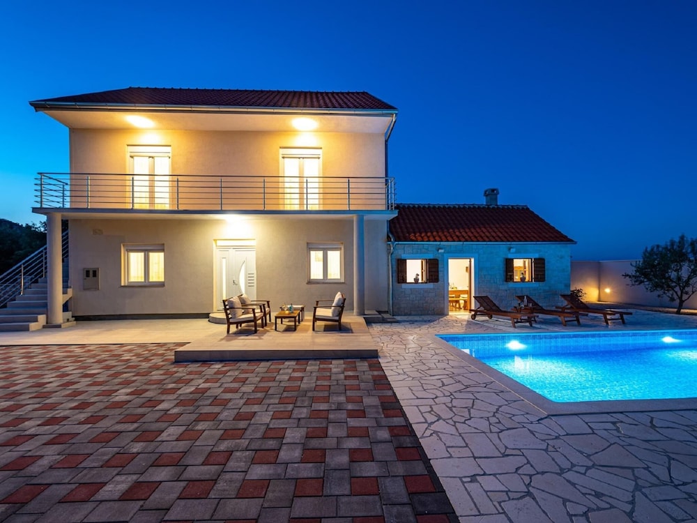 Dalmatia Pool Villa Retreat
