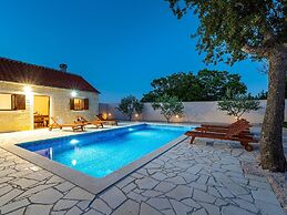 Dalmatia Pool Villa Retreat