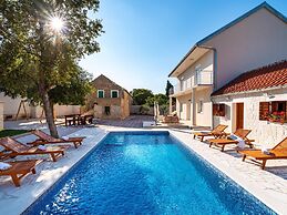Dalmatia Pool Villa Retreat