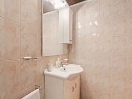 Comfortable apartment in Polača with swimming pool
