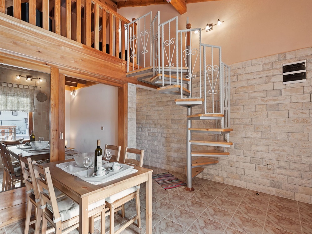 Comfortable apartment in Polača with swimming pool