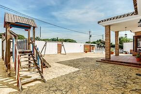Family Villa With Pool