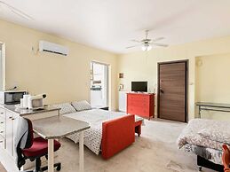 Apartment in Piraeus Near Monastiraki Square
