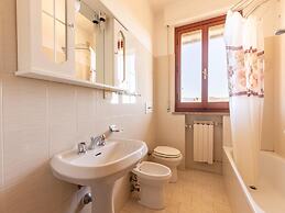 Serene Lakeview Apartment