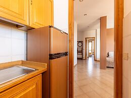 Serene Lakeview Apartment