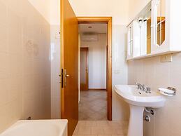 Serene Lakeview Apartment