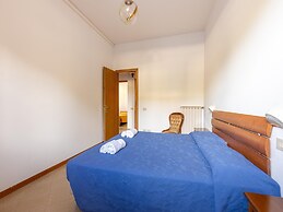 Spacious Lakefront Apartment