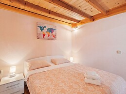 Joyful Apartment in Polača with Swimming Pool