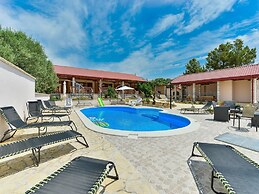 Joyful Apartment in Polača with Swimming Pool