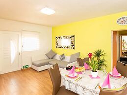 Simplistic Apartment in Vir With Garden