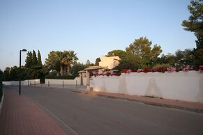 Villa Steps From the Sea