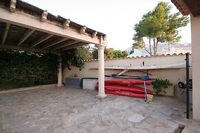 Villa Steps From the Sea