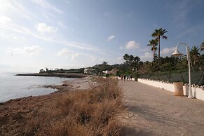 Villa Steps From the Sea