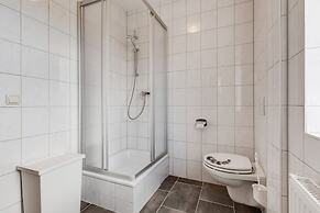 Spacious Family Haven in Kropelin