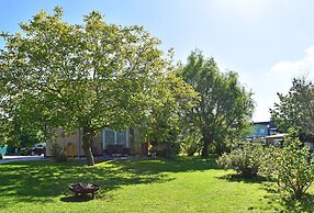 Spacious Family Haven in Kropelin