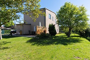 Spacious Family Haven in Kropelin