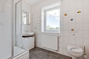 Spacious Family Haven in Kropelin