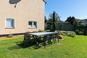 Spacious Family Haven in Kropelin