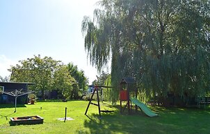 Spacious Family Haven in Kropelin