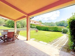 Elegant Villa With Spa in Sorano