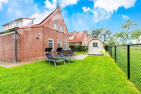 Breskens Haven: Relax, Explore & Dine