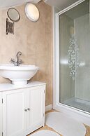 Sandgate 2-bed Apartment in Ayr Central Location