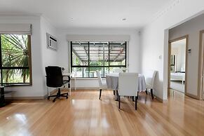 Spacious 3bedrooms big House@mitcham