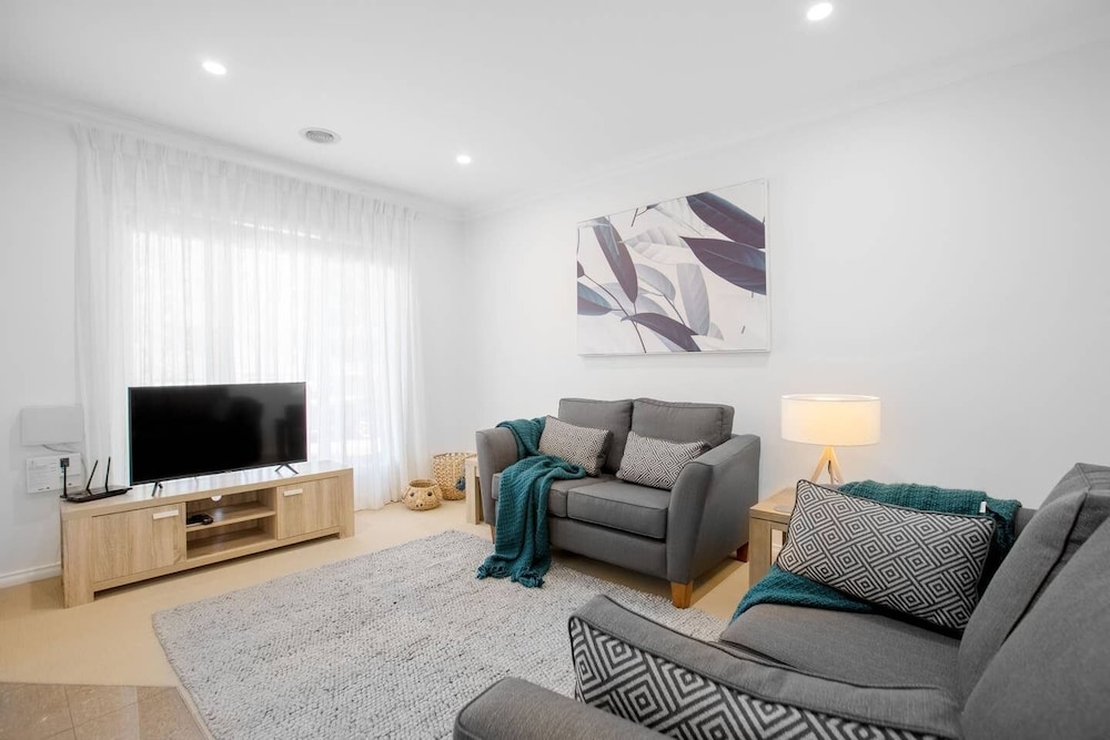 Peaceful Designer 2br@leafy Mill Park