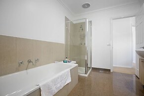 Peaceful Designer 2br@leafy Mill Park